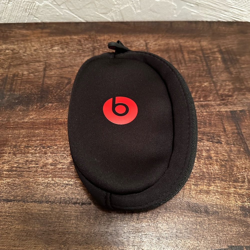 Beats by Dre headphone case